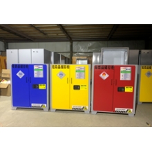 危险品储存柜：易燃品储存柜，黄色，规格：120cm*90cm*52cm；材料：1.2单层钢板，静电喷塑，机械双锁。